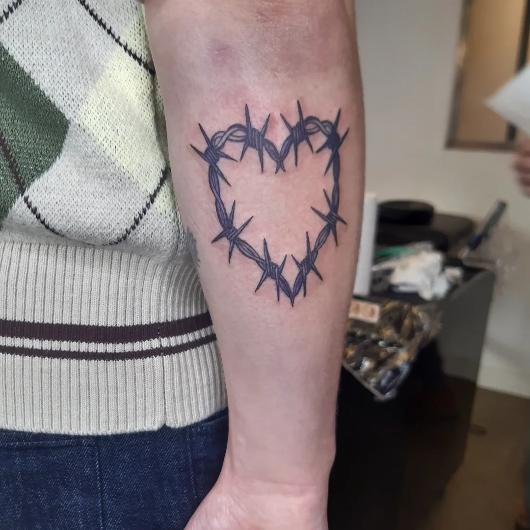 tatouage graph rennes ligne épaisse
