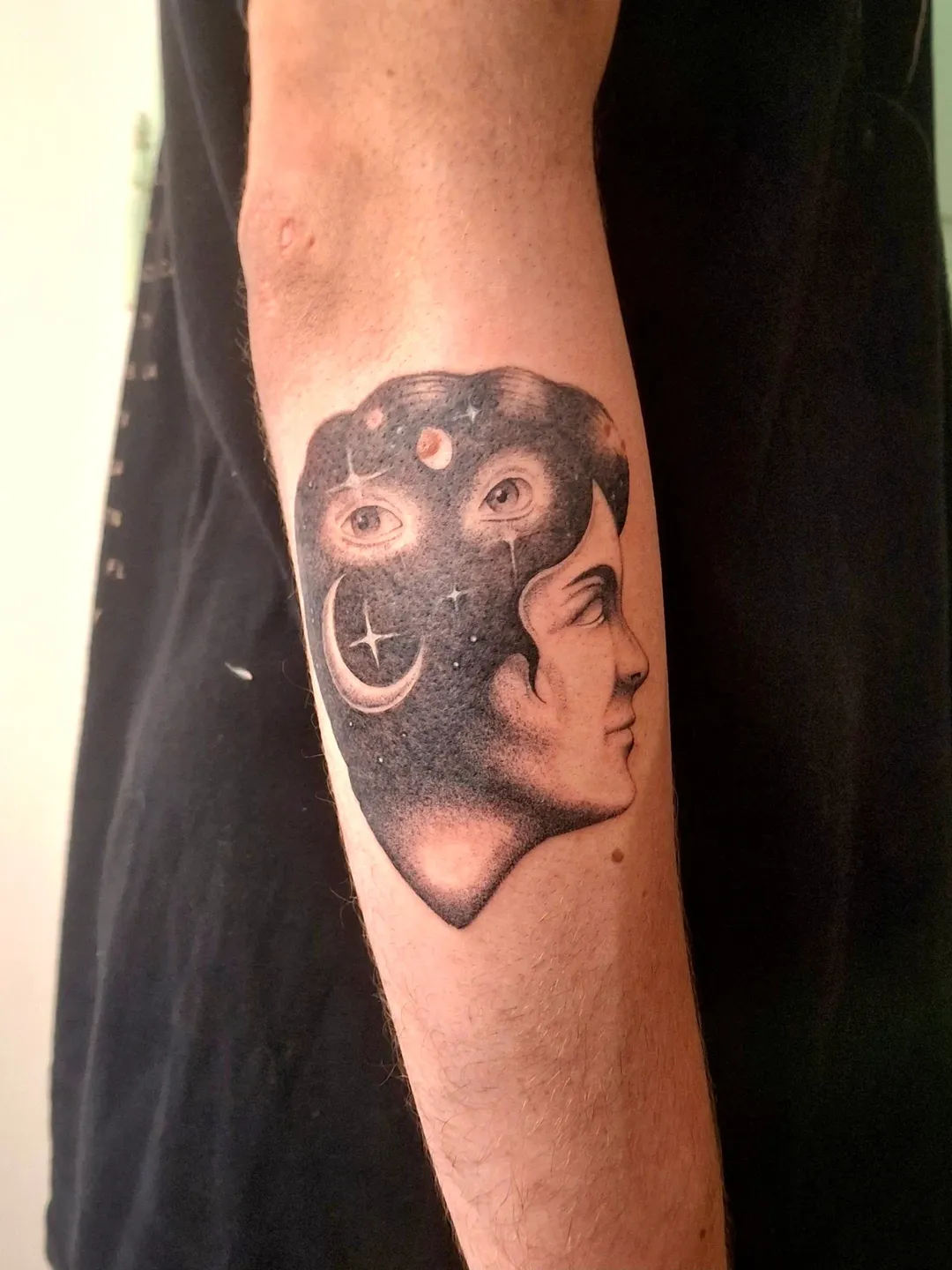 tatouage rennes egg eyes